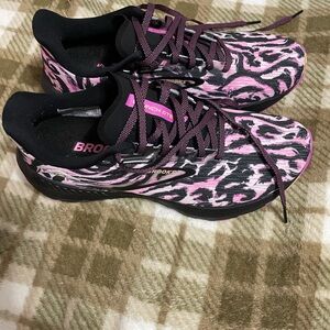 Brooks Vibrant Pink and Black Patterned Sneakers